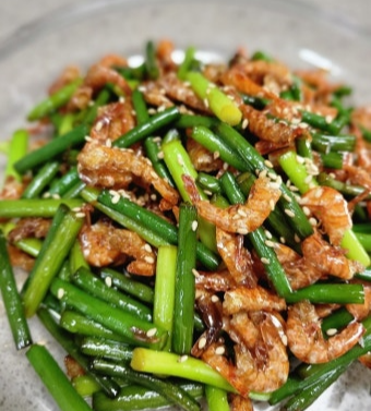 마른 새우 마늘쫑 볶음 사진