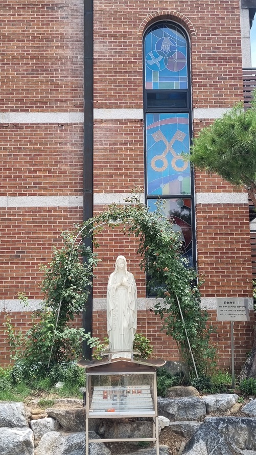 충주 문화동성당 성모동산 성모상 사진