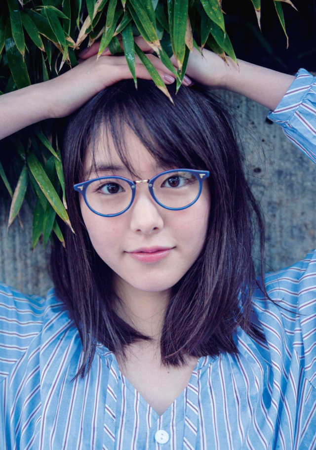 카라타 에리카 안경쓴 모습