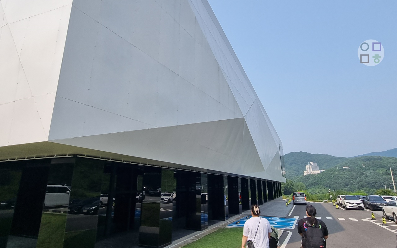 신비동물원-건물-외관-입체적-단독