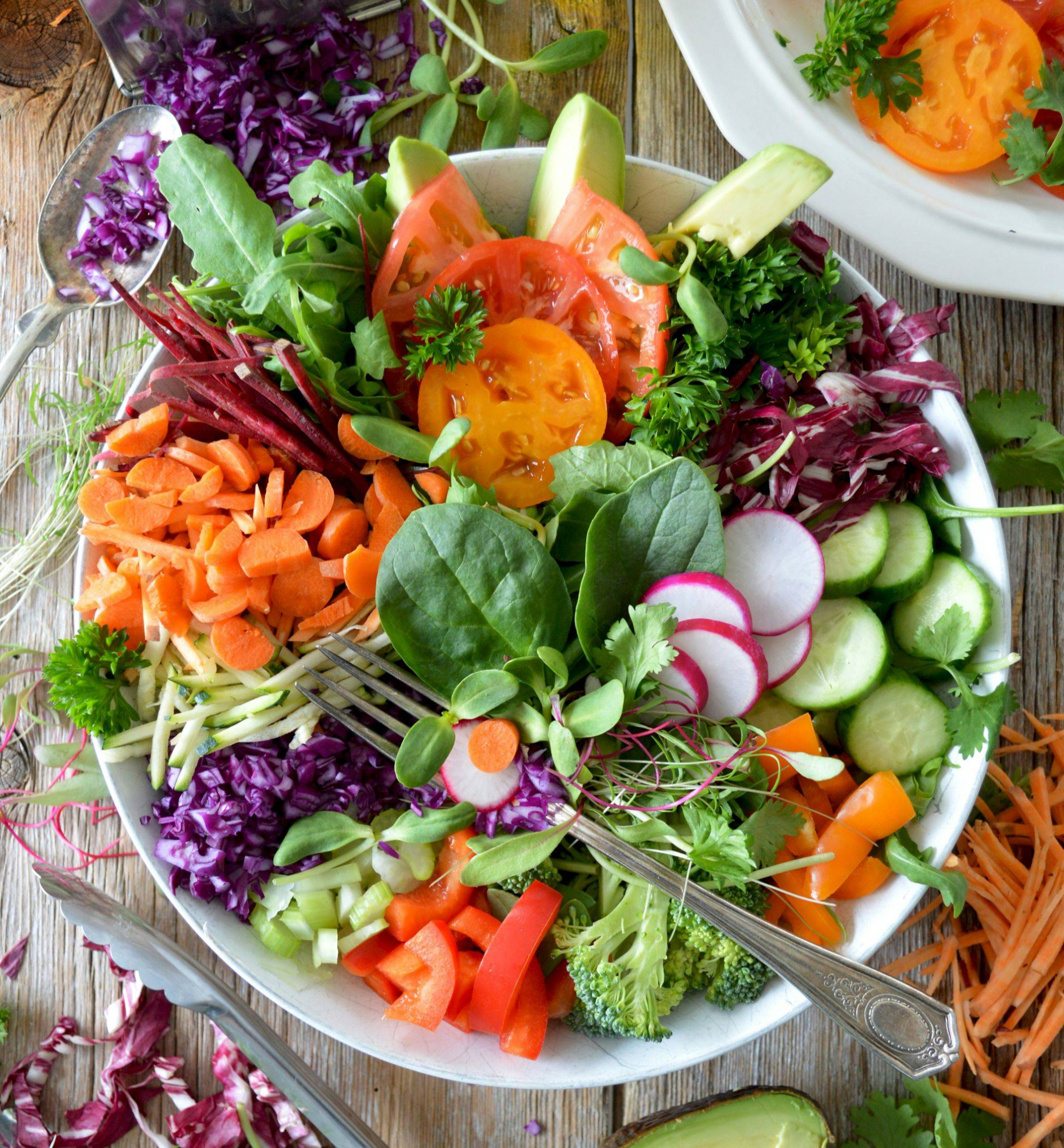 혈당 관리를 위해 과일 채소 등 건강한 식단을 구성한 모습