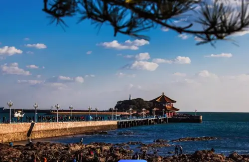 청명한-하늘과-깊고-푸른-바다가-함께-어우러져-가을-분위기를-물씬-풍기는-9월-칭다오