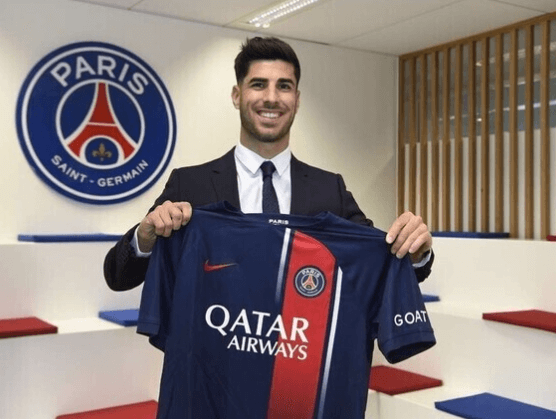 PSG홈페이지 이강인 PSG 이적 선수 사진 이미지 입니다.