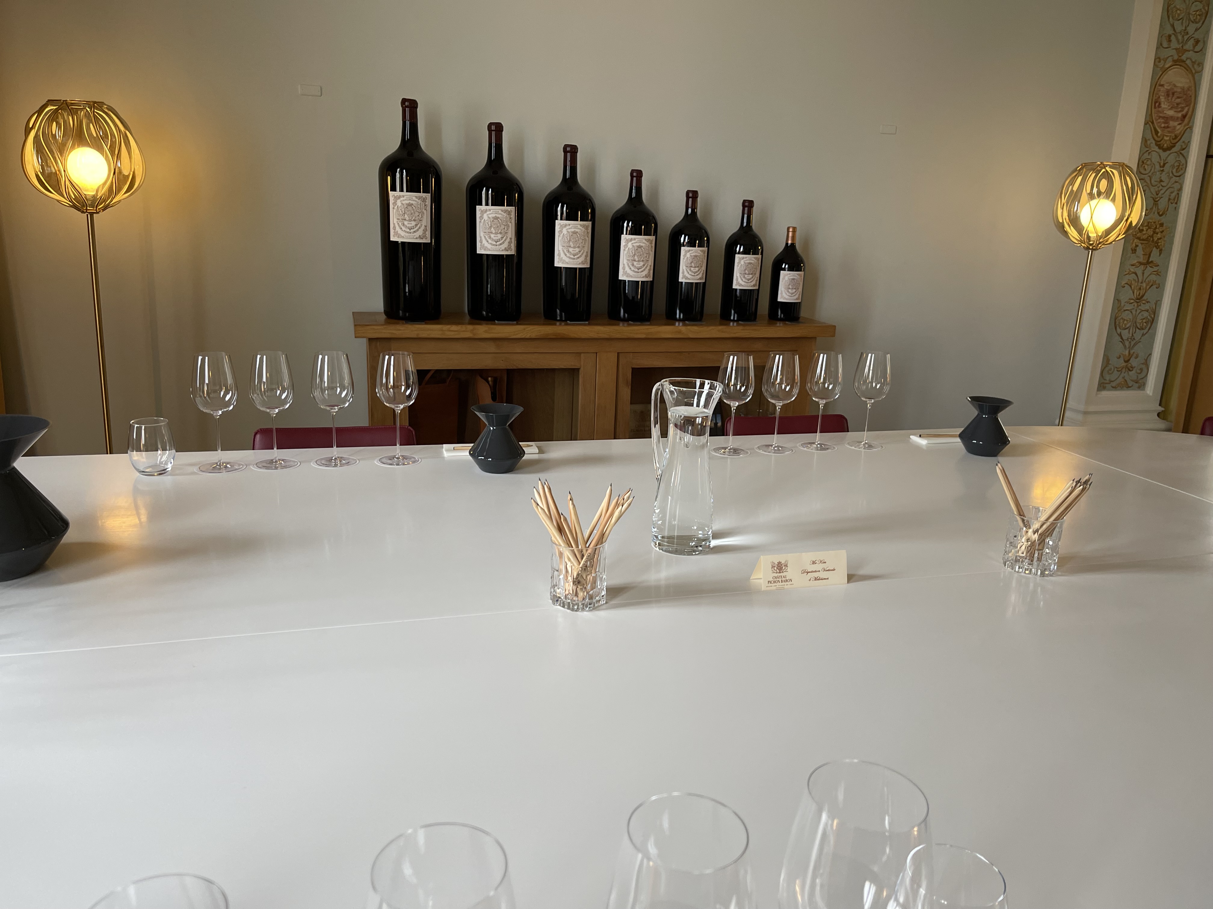 Ch&acirc;teau Pichon Baron 테이스팅 룸 테이블