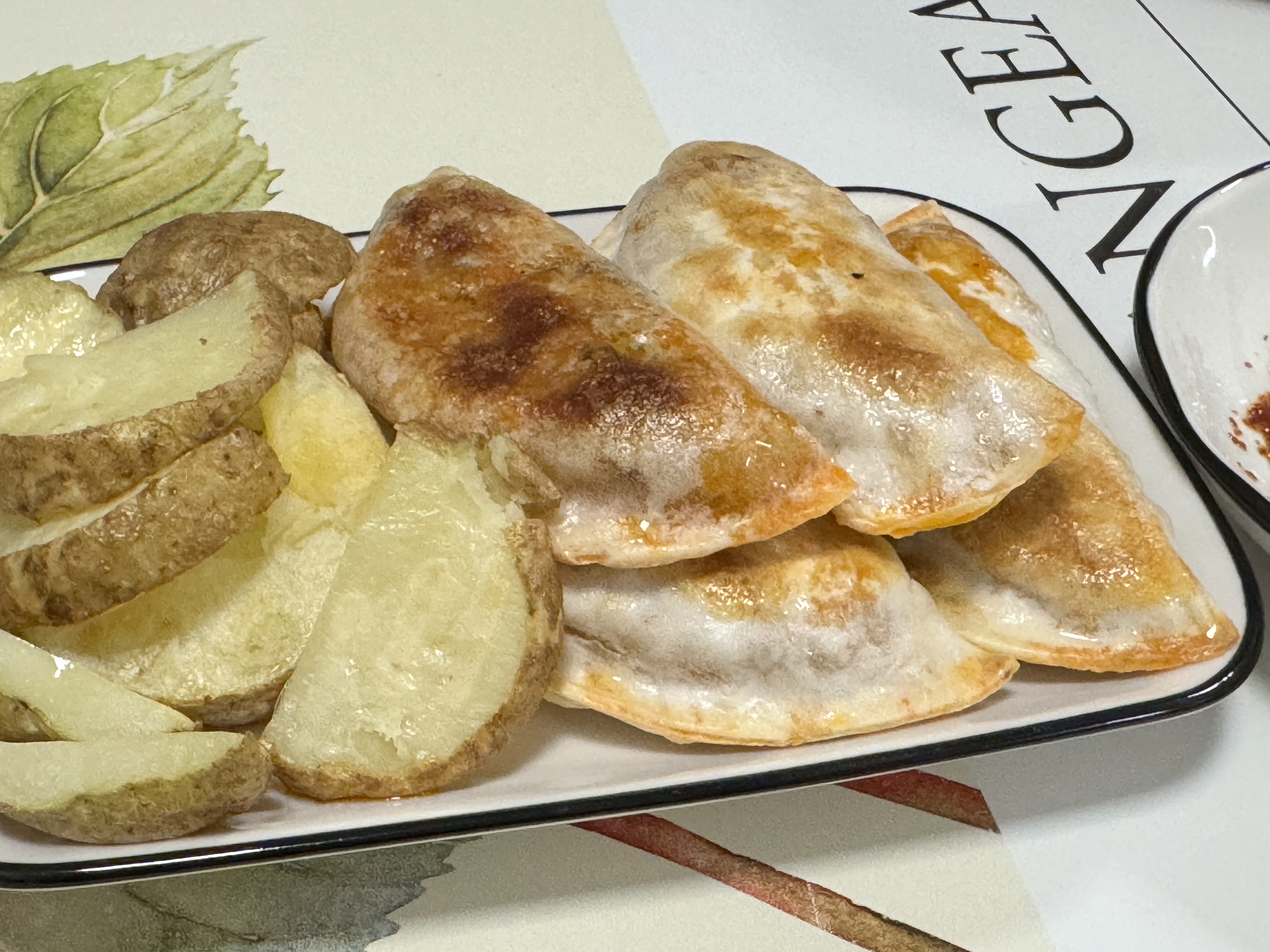 삼성전사 비스포크 큐커 전기오븐 에어프라이어로 만든 군만두와 구운만두