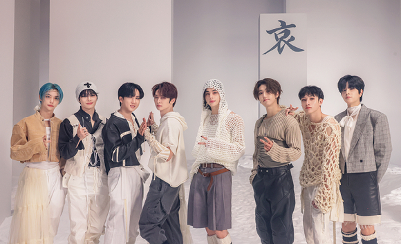 스트레이키즈 &amp;#39;락&amp;#39; 뮤직비디오 비하인드컷 [사진=JYP엔터테인먼트]