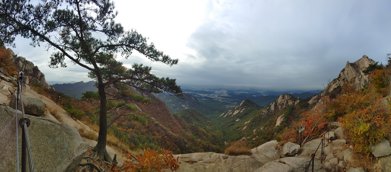 북한산-중턱에서-내려다-봄