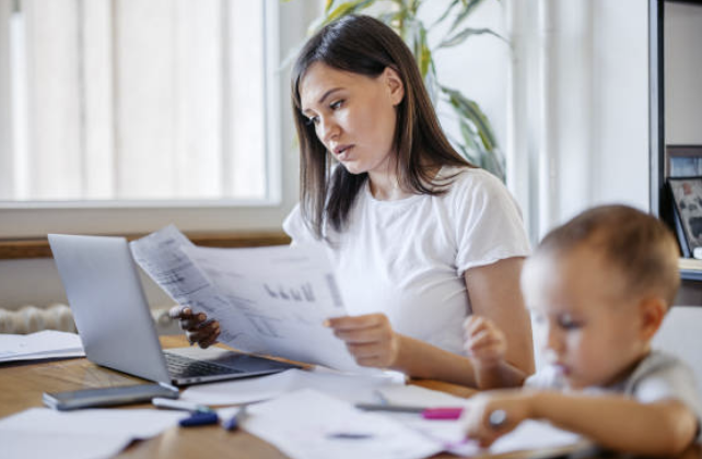 일하는 엄마가 느끼는 피로의 본질은 &lsquo;역할 과잉&rsquo;이다