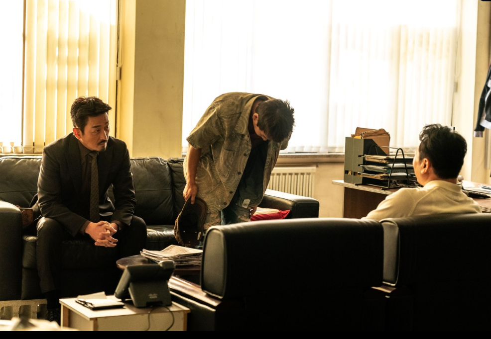 영화 브로큰 창모에게 동생 석태를 인사시키는 민태