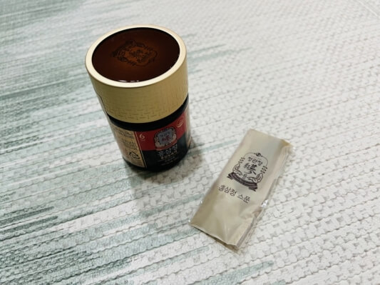 병과 스푼 사진