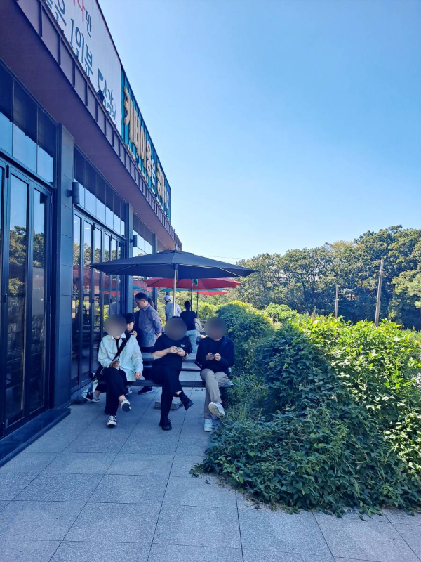 산타의돌짜장 건물 외부 웨이팅