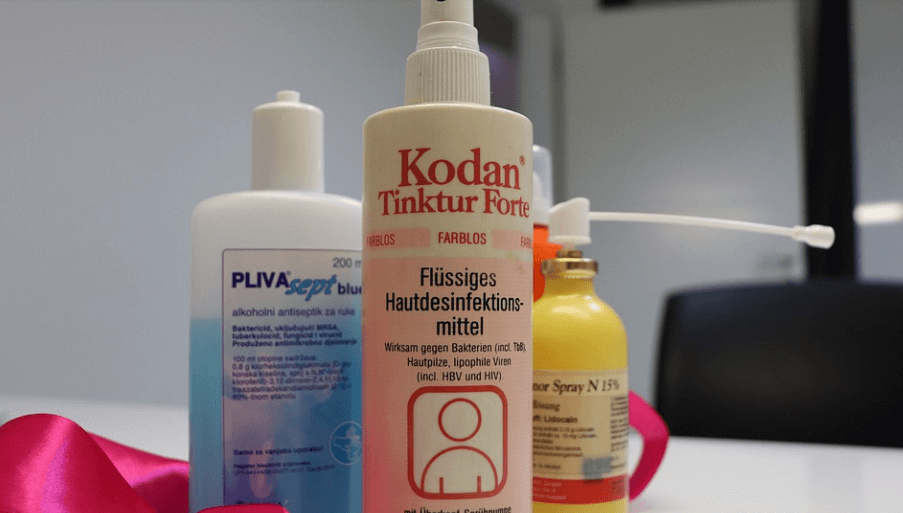여러가지 상처 낫을 때 조치할 수 있는 소독약들