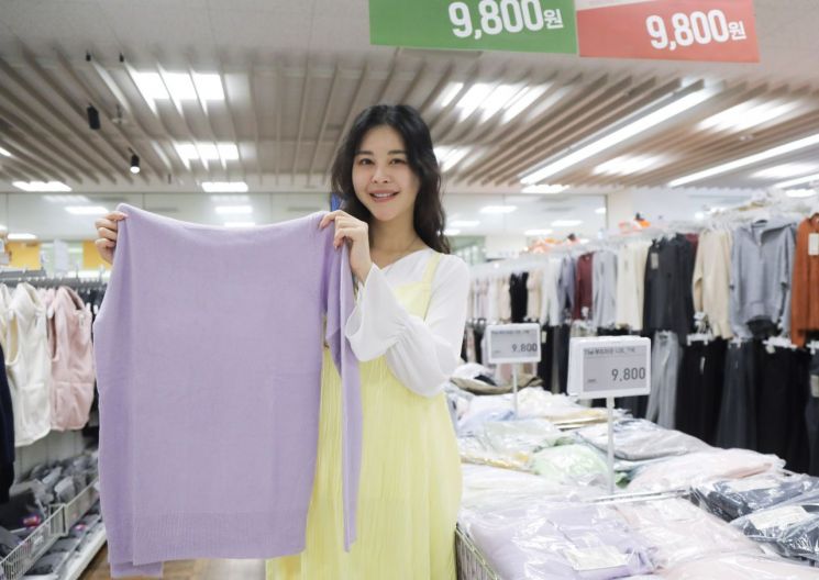 이마트의 자체브랜드(PB) 데이즈에서 출시한 The 부드러운 니트.