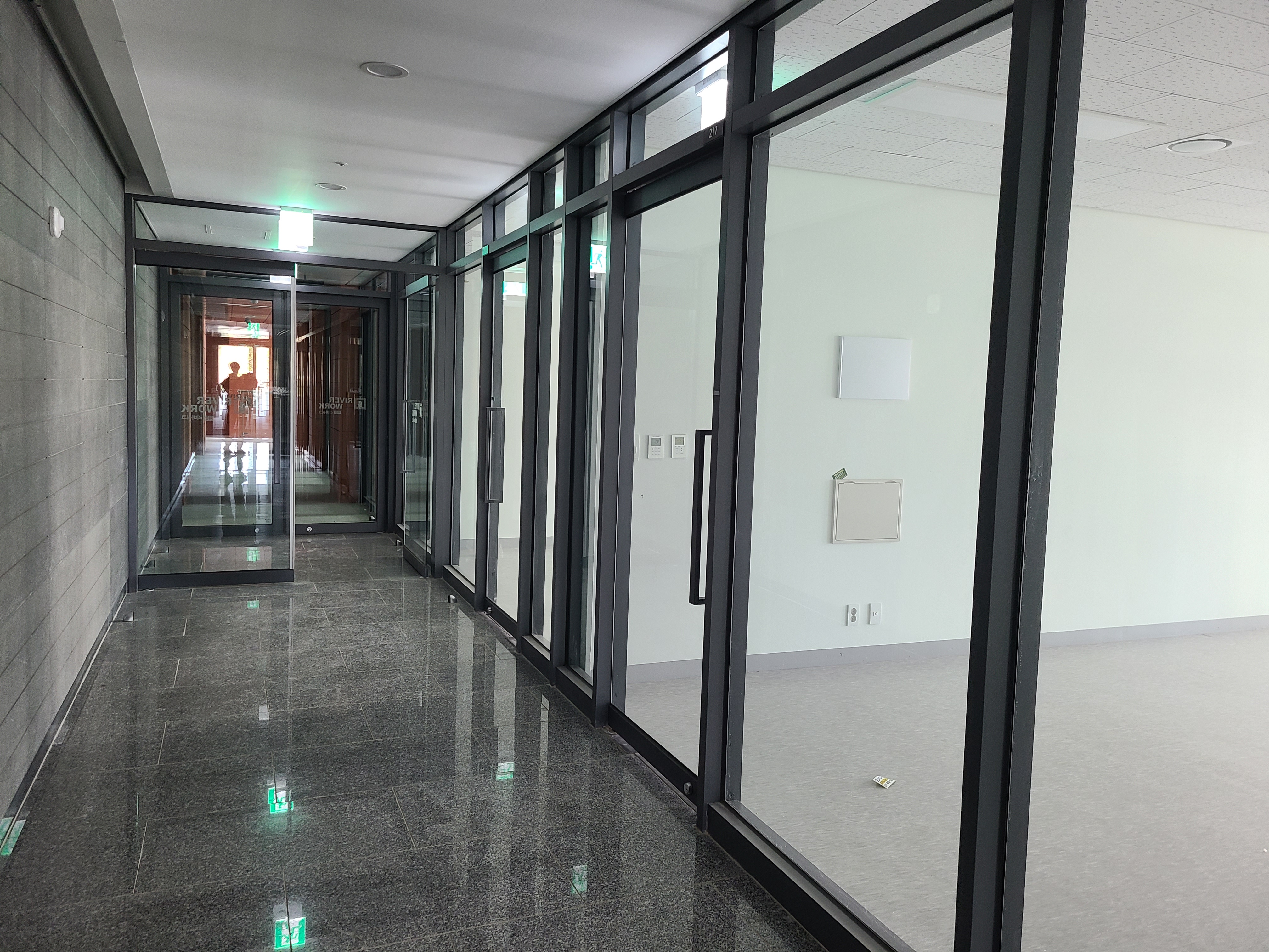 덕은 리버워크 상가 내부4