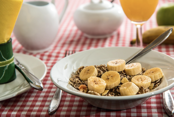 규칙적인 식사 시간이 건강에 미치는 영향