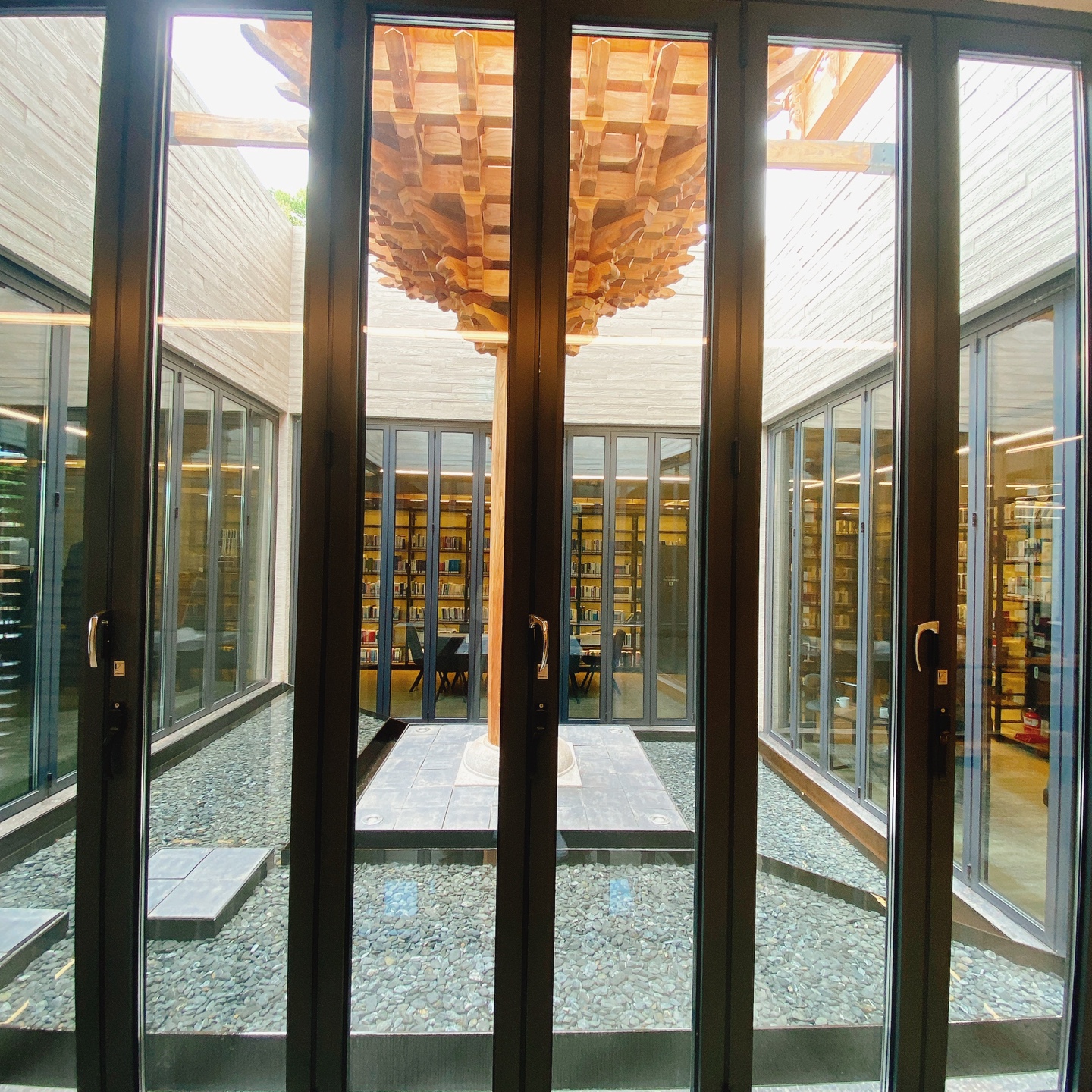 충북 청주 부모산 주봉마을 주봉저수지 한옥 북카페 인문아카이브양림 후마니타스