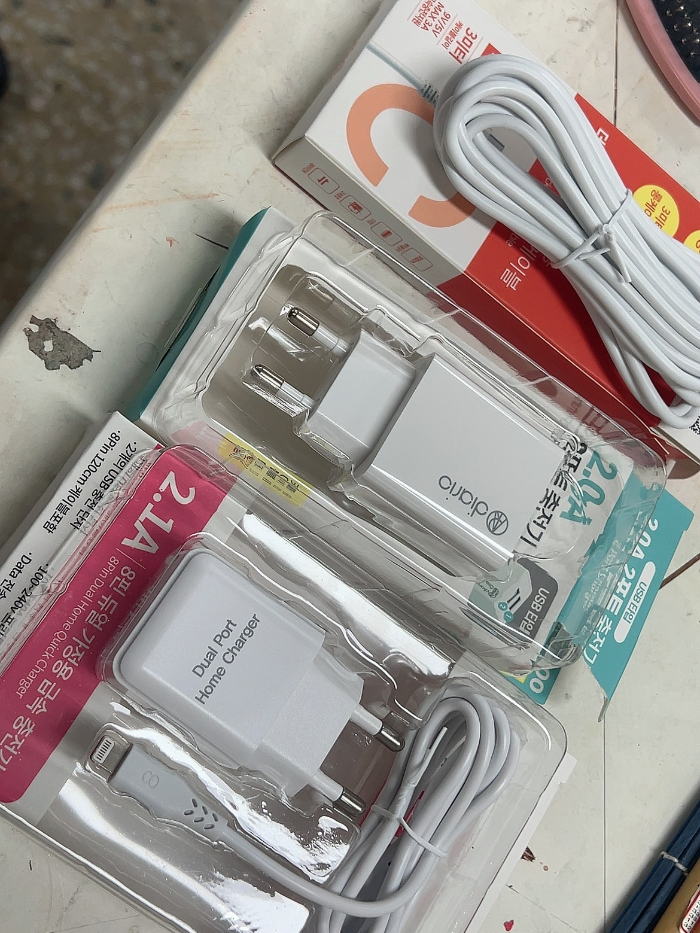 다이소 핸드폰 배터리 충전기