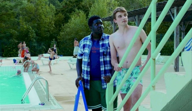 흑인과 백인이 함께 있는 모습