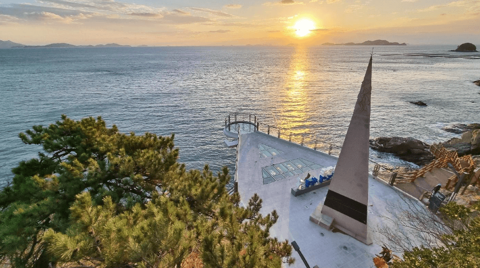 땅끝탑 (한반도의 시작과 끝을 알리는 상징)