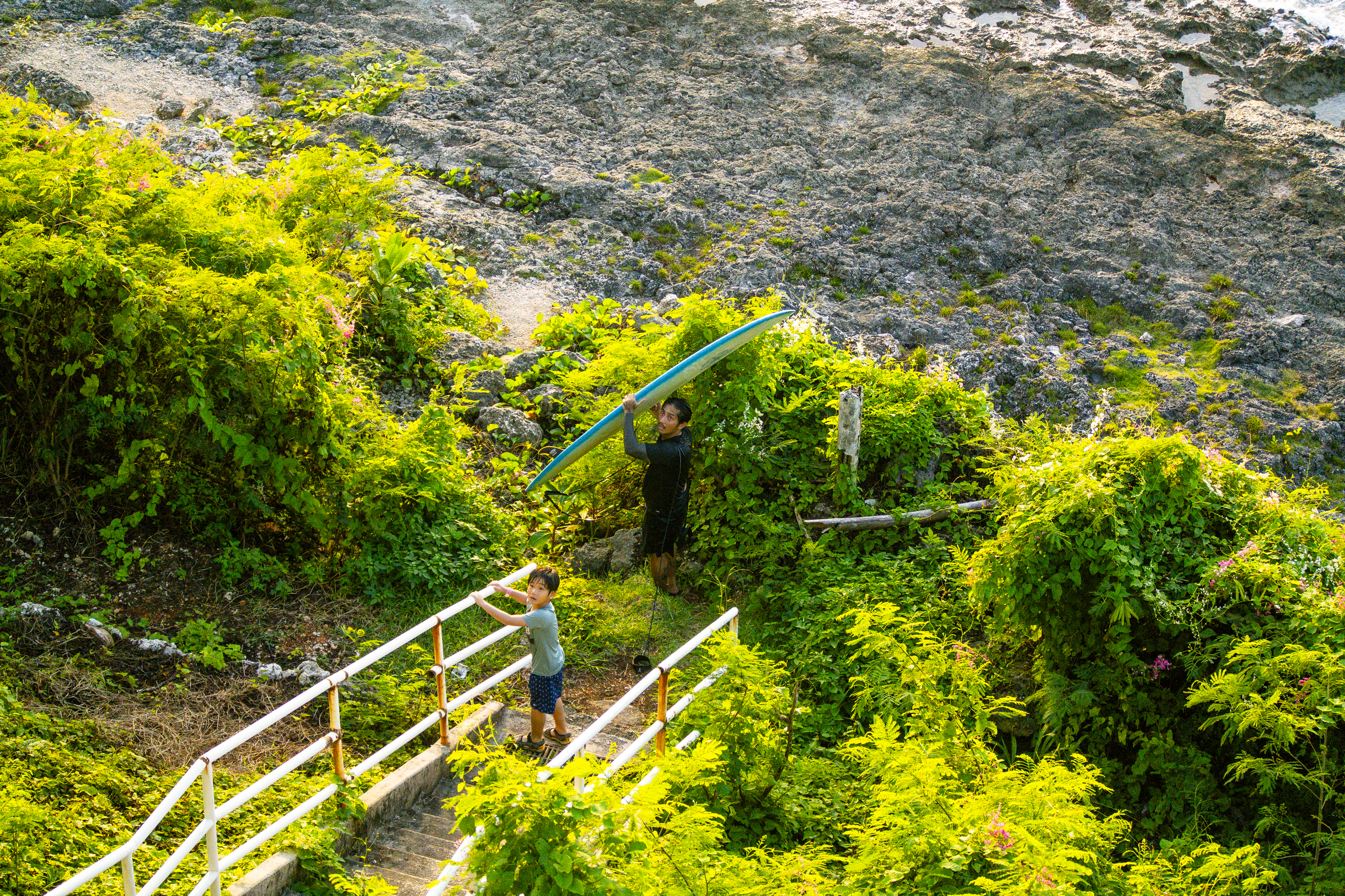 괌 아이와 서핑하기