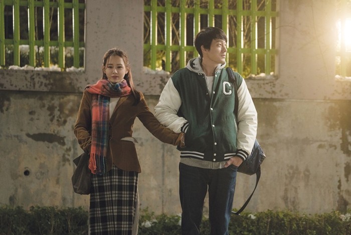 손예진과 손잡서있는소지섭