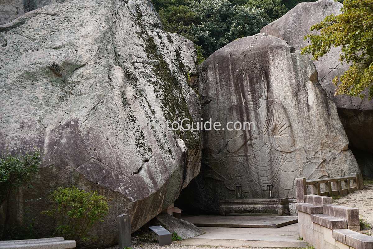 ⓒPhotoGuide.com 법주사 마애여래의
좌상