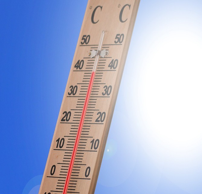 침샘 마사지를 보여주는 자가 관리 방법 이미지