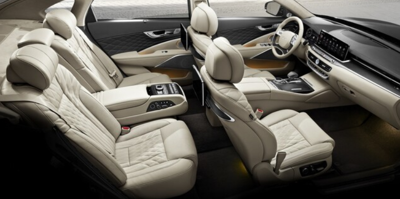 이 사진은 기아 K9 페이스 리프트의 가격과 연관된 사진입니다