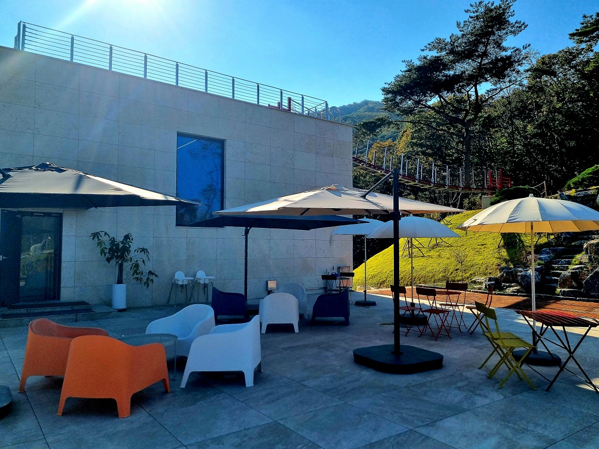 강원도 원주 포트힐 카페: 미니 출렁다리와 루프탑 정원&amp;#44; 산 뷰가 예쁜 곳