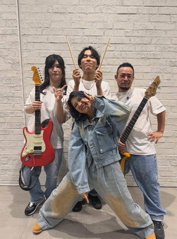 Leina 恋に落ちるのは簡単で