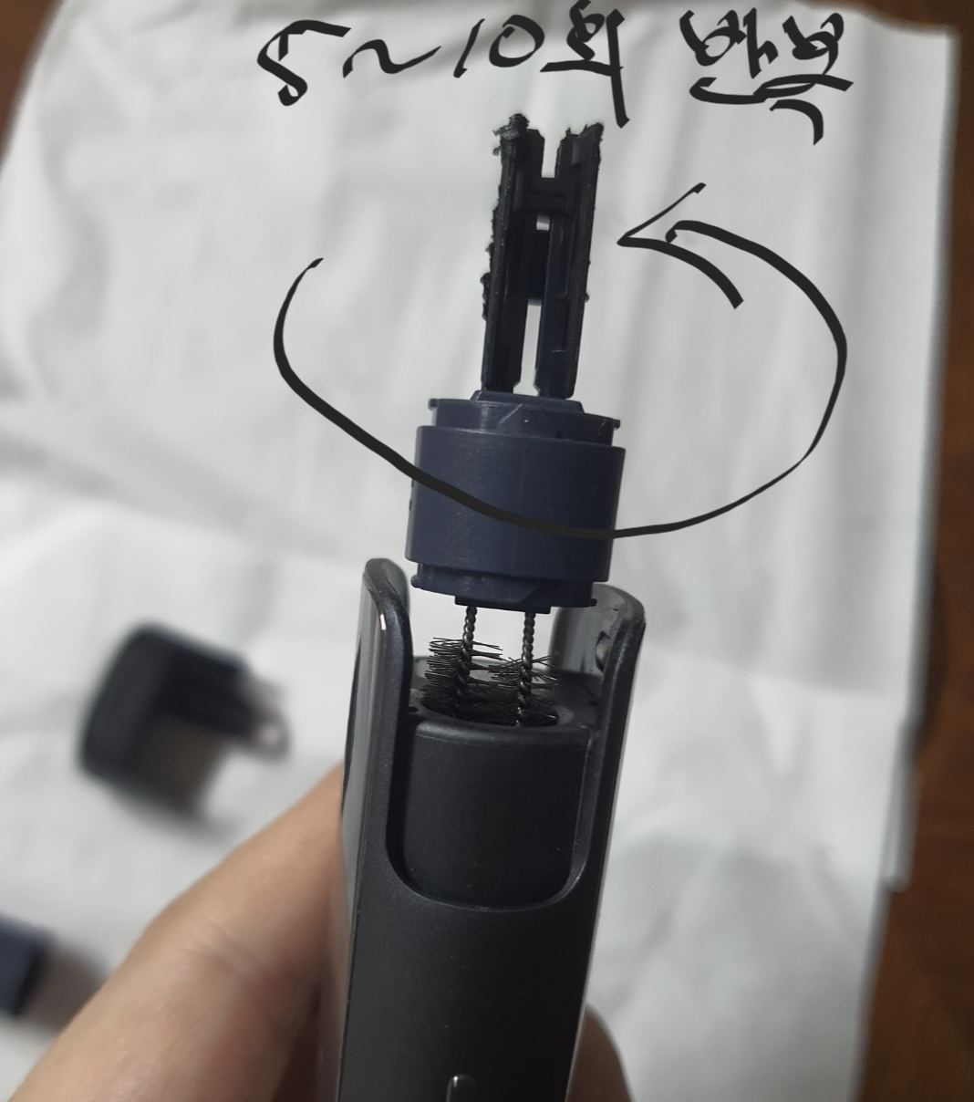 전자담배 클리닝 브러쉬 이용 청소방법 2