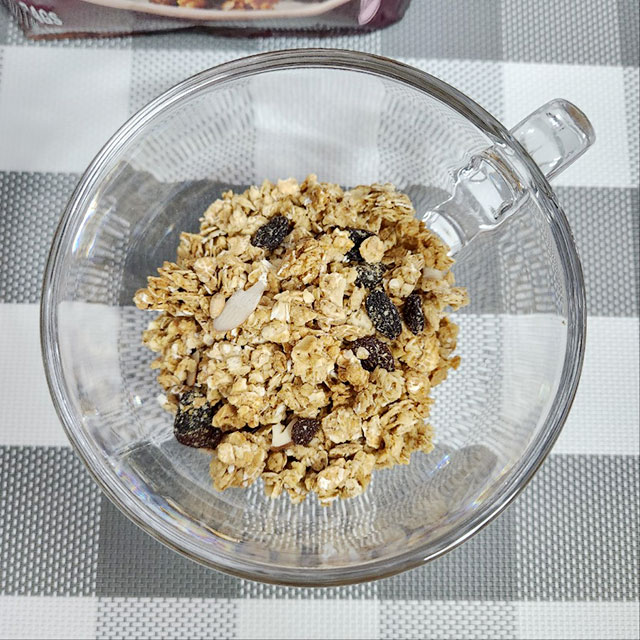 컵에 담긴 그래놀라