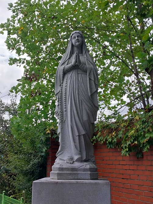 전주 금암동성당 안에 있는 성모상입니다.