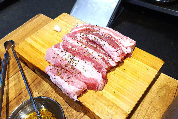 강남 서초동 삼겹살 '칼맞은 삼겹살'