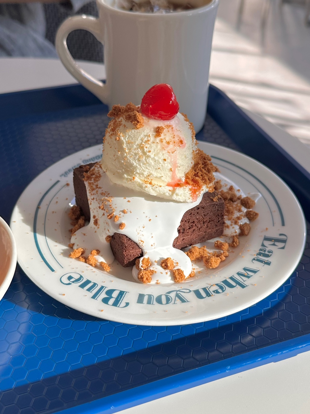 합정역 벚꽃카페 추천 – 오디티