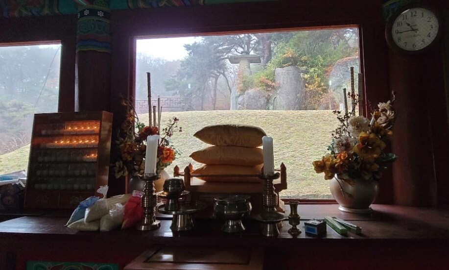 부여 대조사 : 백제의 숨결과 산사의 고요가 공존하는 곳 황금새의 전설과 거대 불상의 미소