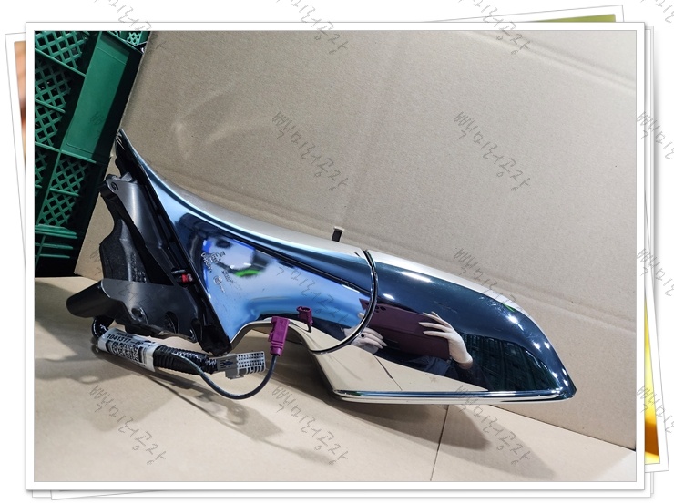 테슬라 모델S 중고 사이드미러 하단부