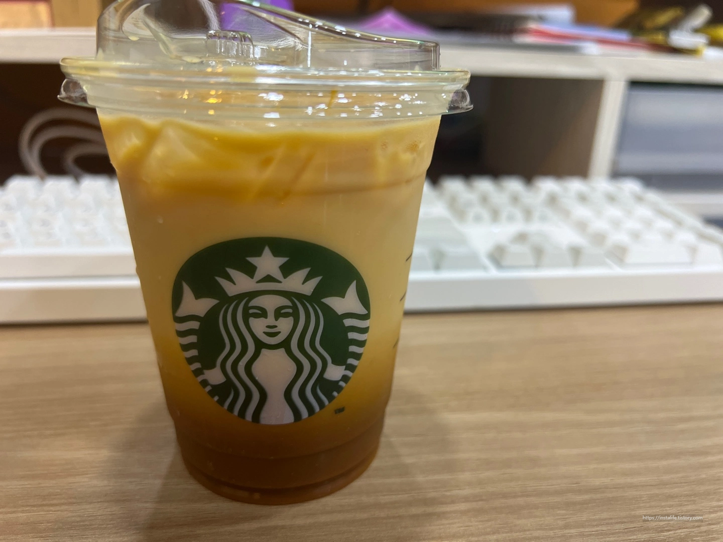 스타벅스에서 9월에 신메뉴로 출시한 &amp;#39;펌킨 스파이스 오트 아이스 쉐이큰 에스프레소&amp;#39; 입니다.