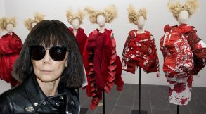 꼼데가르송(Comme des Gar&ccedil;ons)은 일본의 패션 디자이너 레이 가와쿠보(Rei Kawakubo)가 1969년에 설립한 브랜드로, 독창적이고 아방가르드한 디자인으로 세계적인 명성을 얻고 있습니다.
