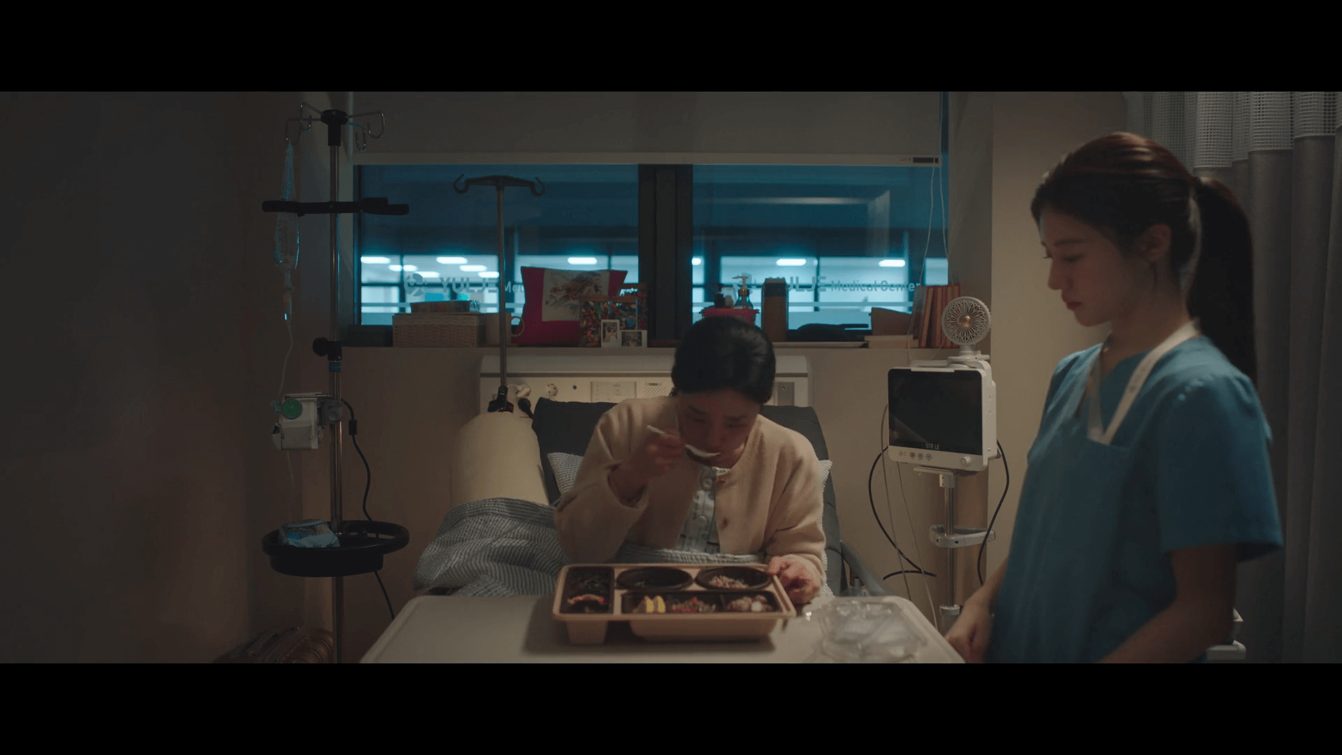 넷플릭스 드라마 '언젠가는 슬기로울 전공의생활' 8화 - 산모를 위로하는 오이영