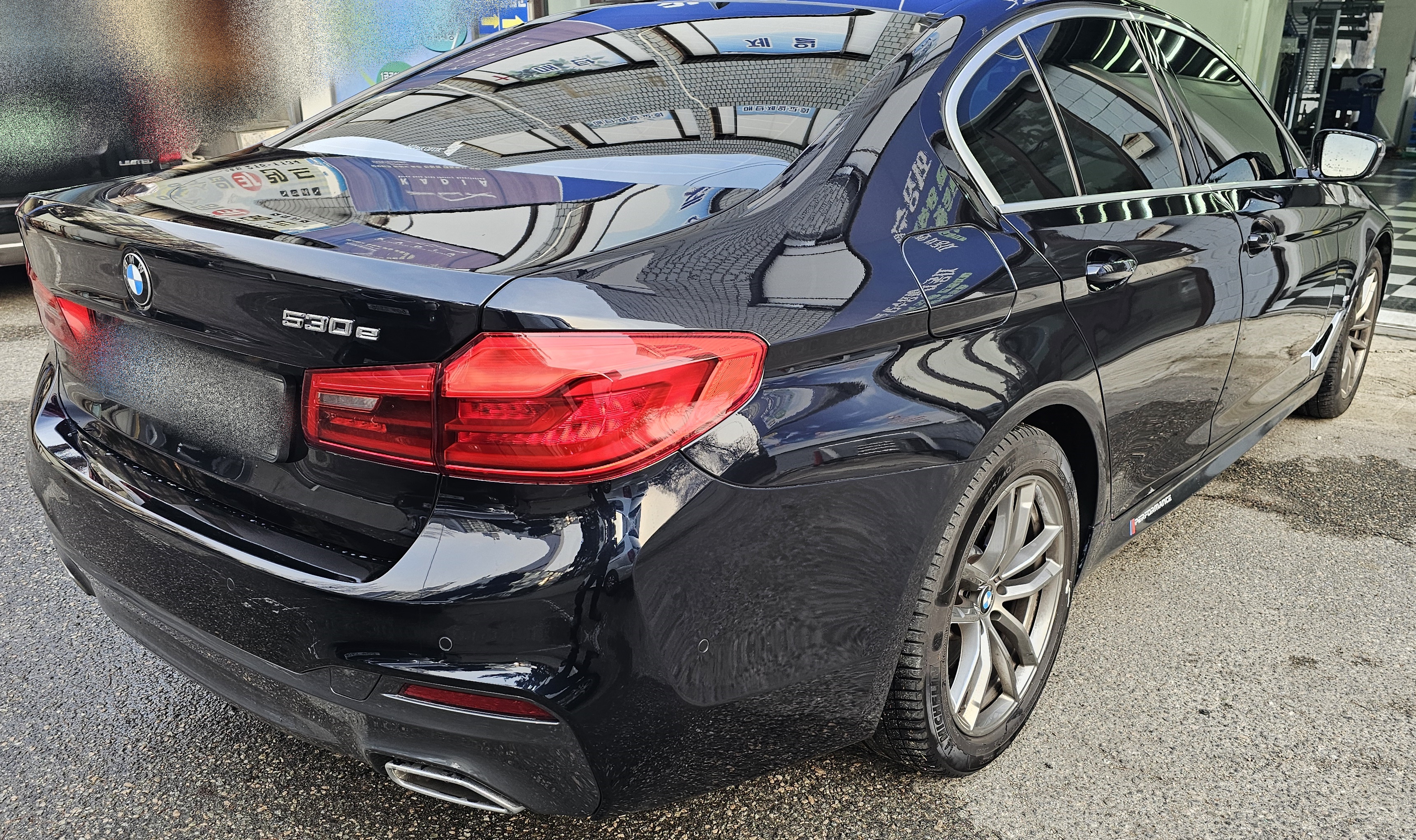 초보 운전자의 검정색 차