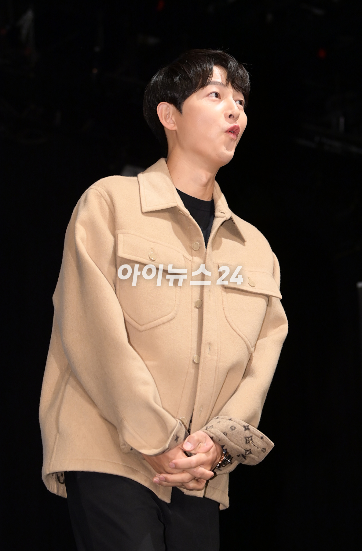 배우 송중기가 6일 오후 부산광역시 해운대구 영화의전당에서 진행된 제28회 부산국제영화제 액터스하우스에 참석하고 있다. [사진=정소희 기자]