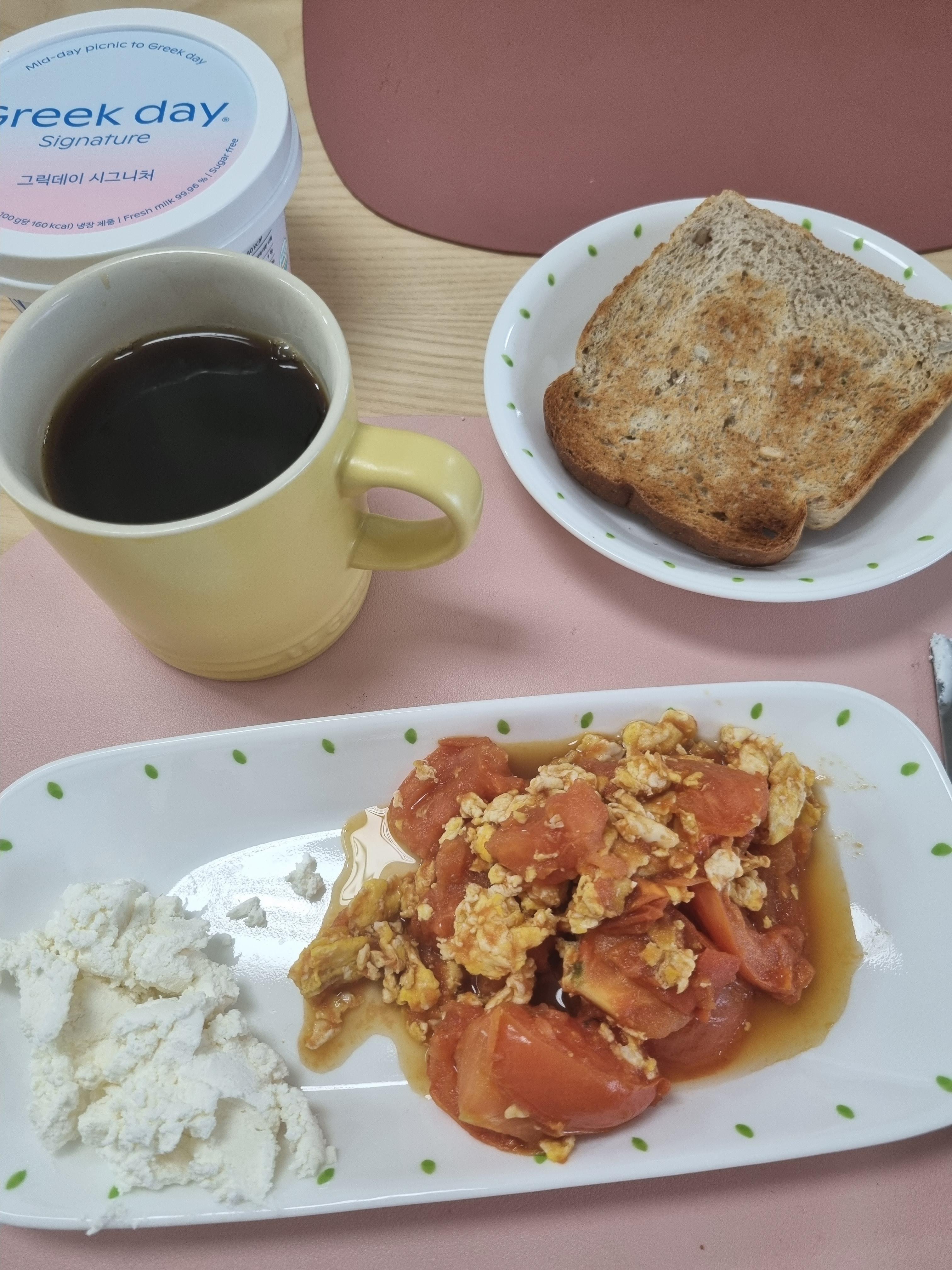 간단한 요거트와 토마토계란볶음