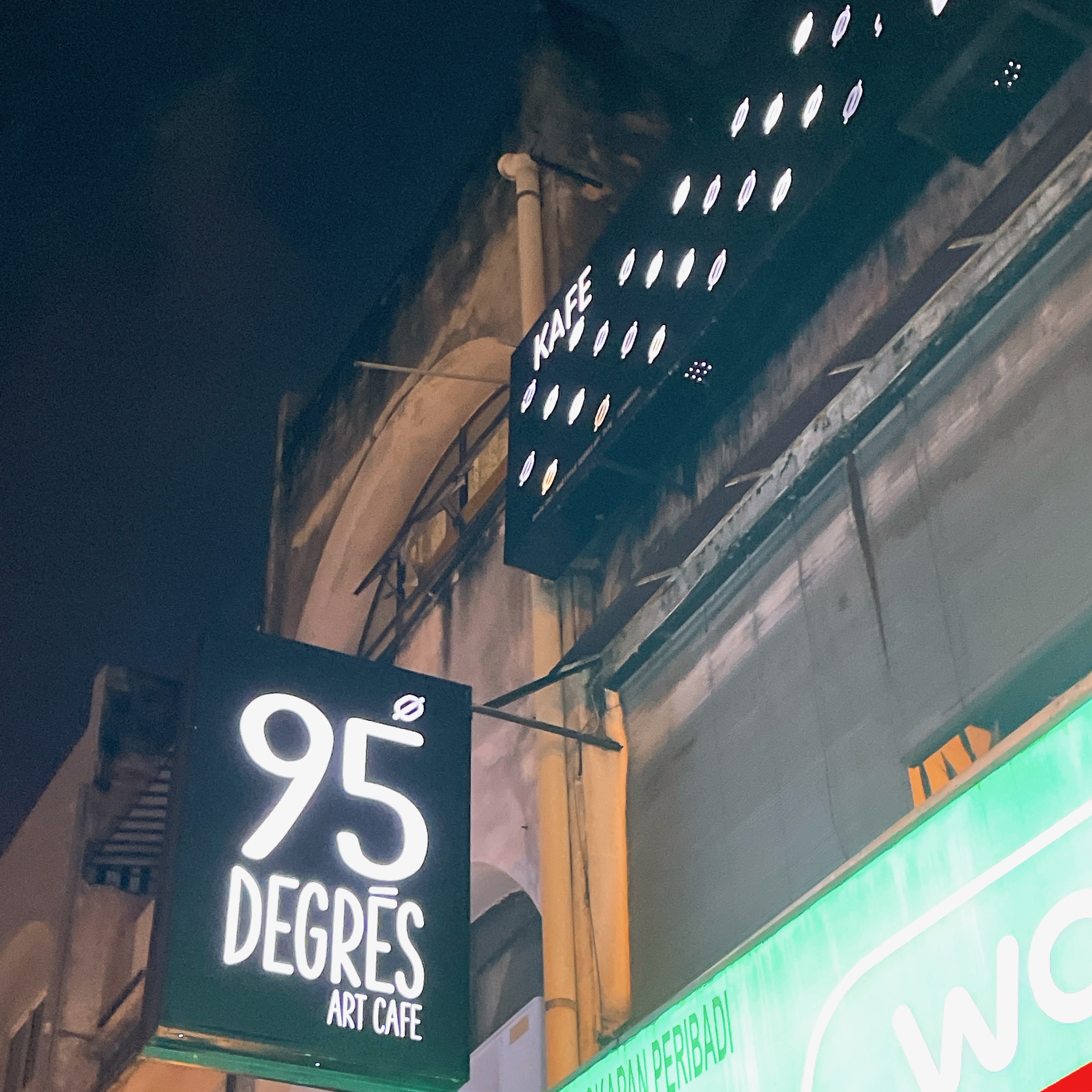 95 Degres Art Cafe