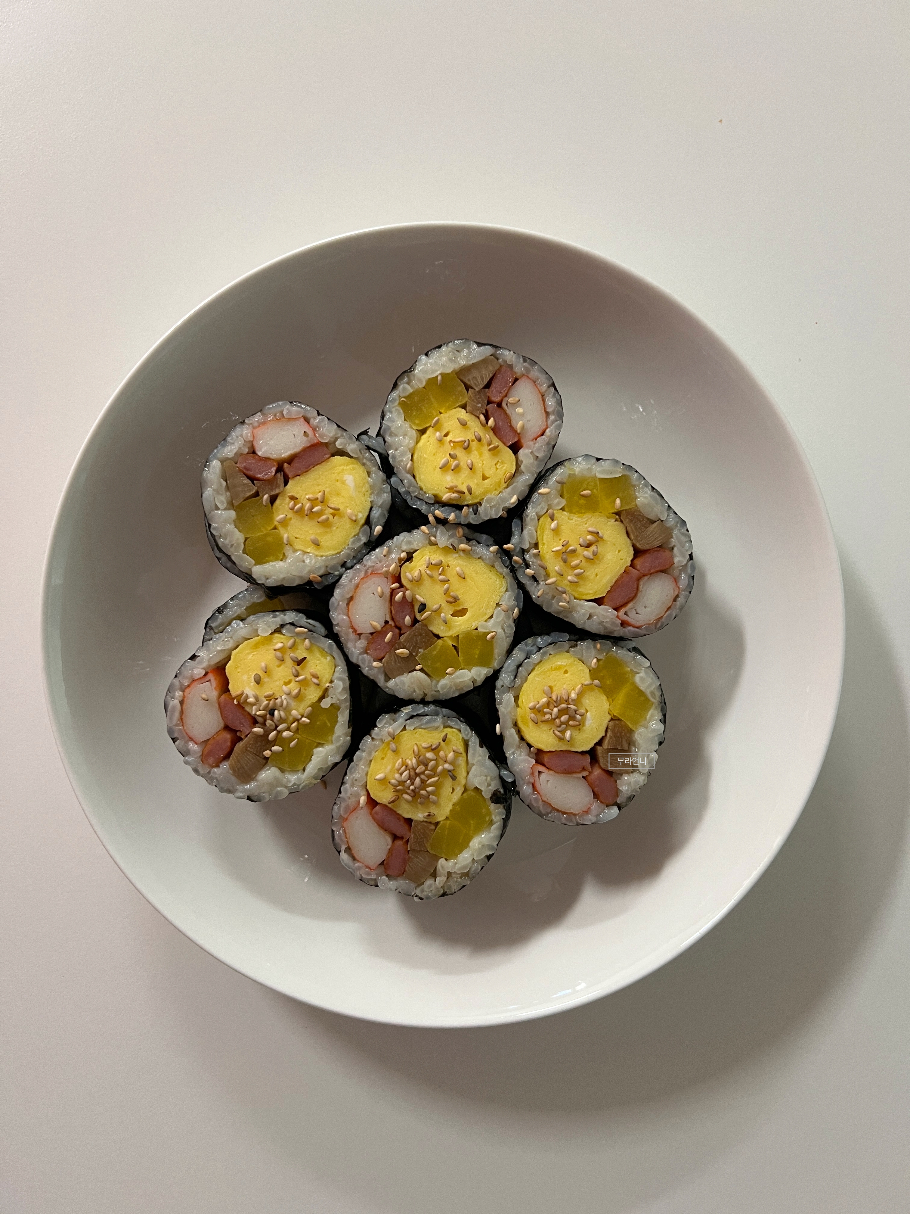 계란김밥 같은 일반김밥이 완성됐어요