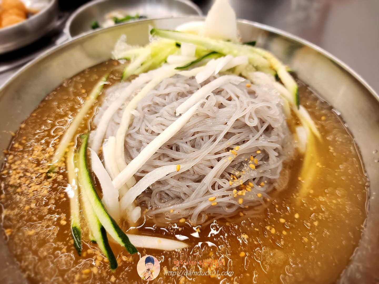 점심 물냉면 곱빼기