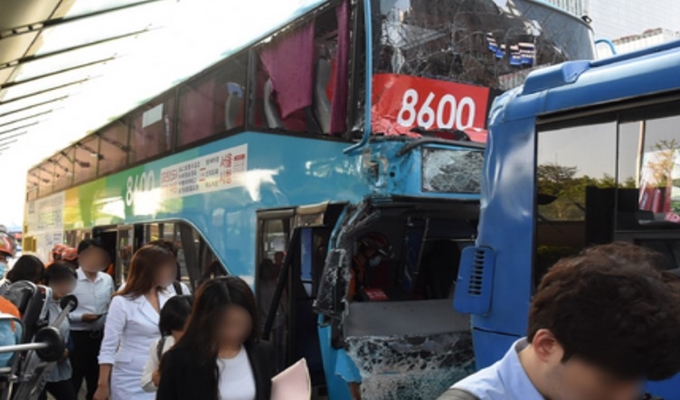 버스_충돌_사진