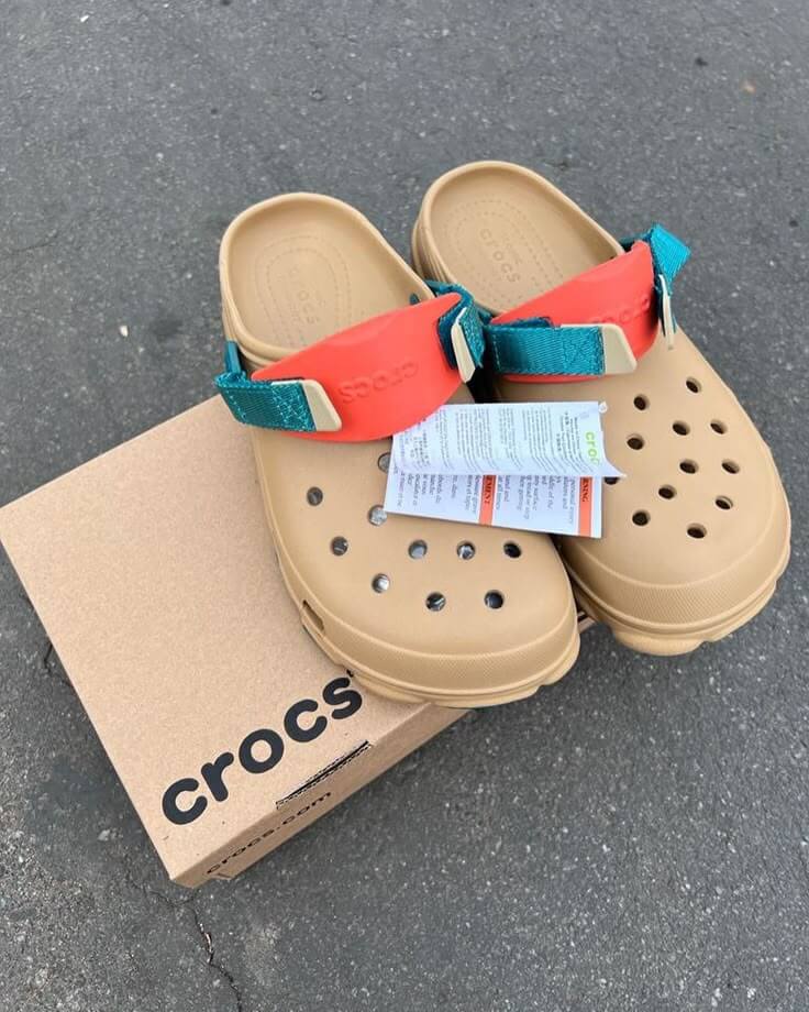 20대 남자 크록스