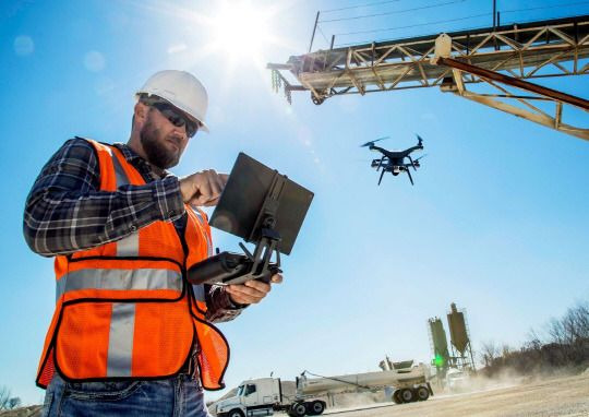 드론활용분야 어디까지 / 농업, 물류, 건설, 재난 구조까지