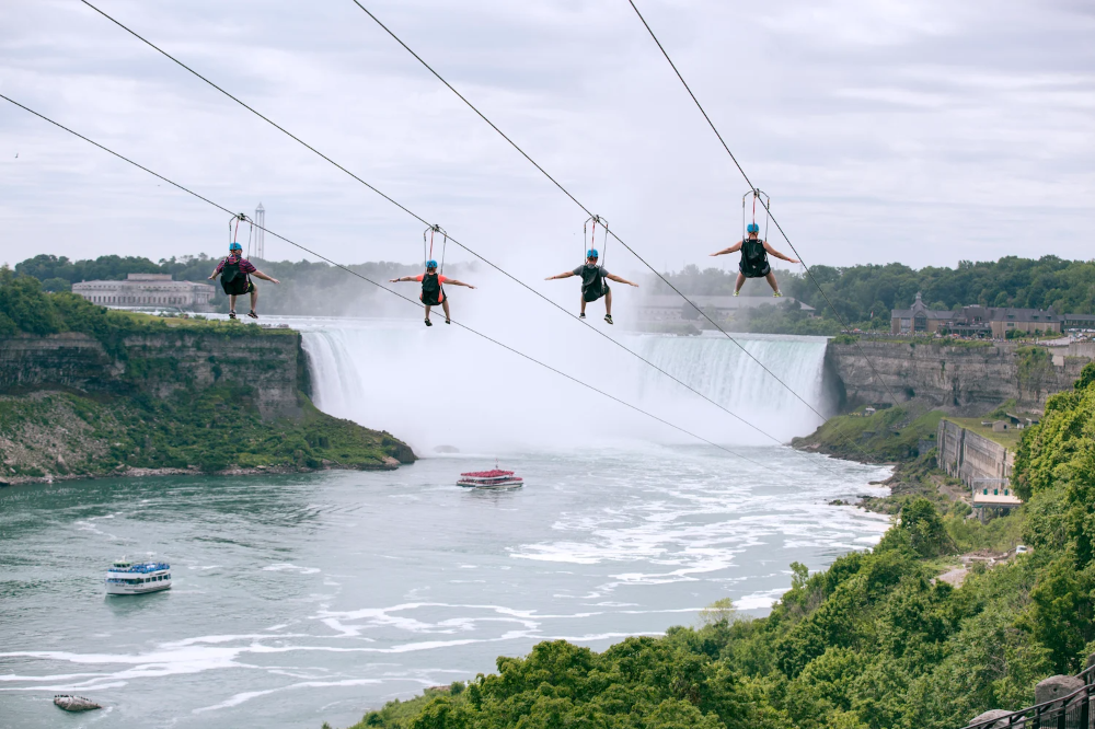 와일드플레이 집 라인 (Wildplay Zipline To the Falls)